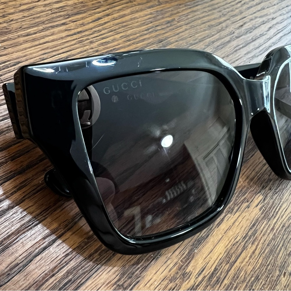 Authentic Black Gucci Sunglasses - Picture 7 of 13